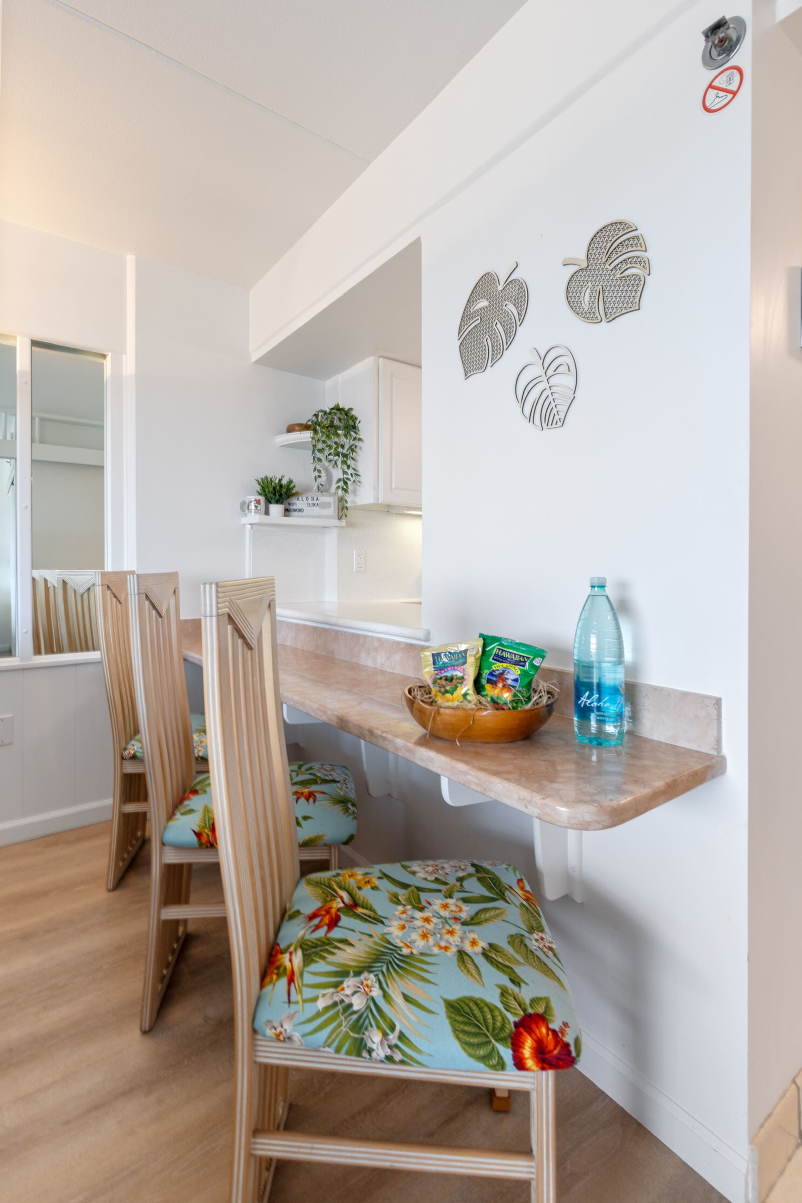 Condo in Honolulu · ★4.95 · 1 bedroom · 2 beds · 1 private bath - Image 14