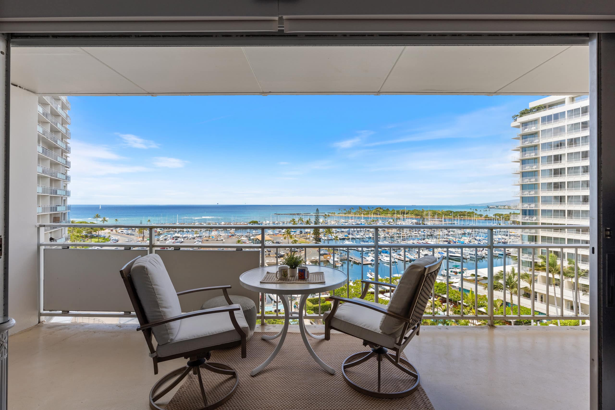 Condo in Honolulu · ★4.95 · 1 bedroom · 2 beds · 1 private bath - Image 26