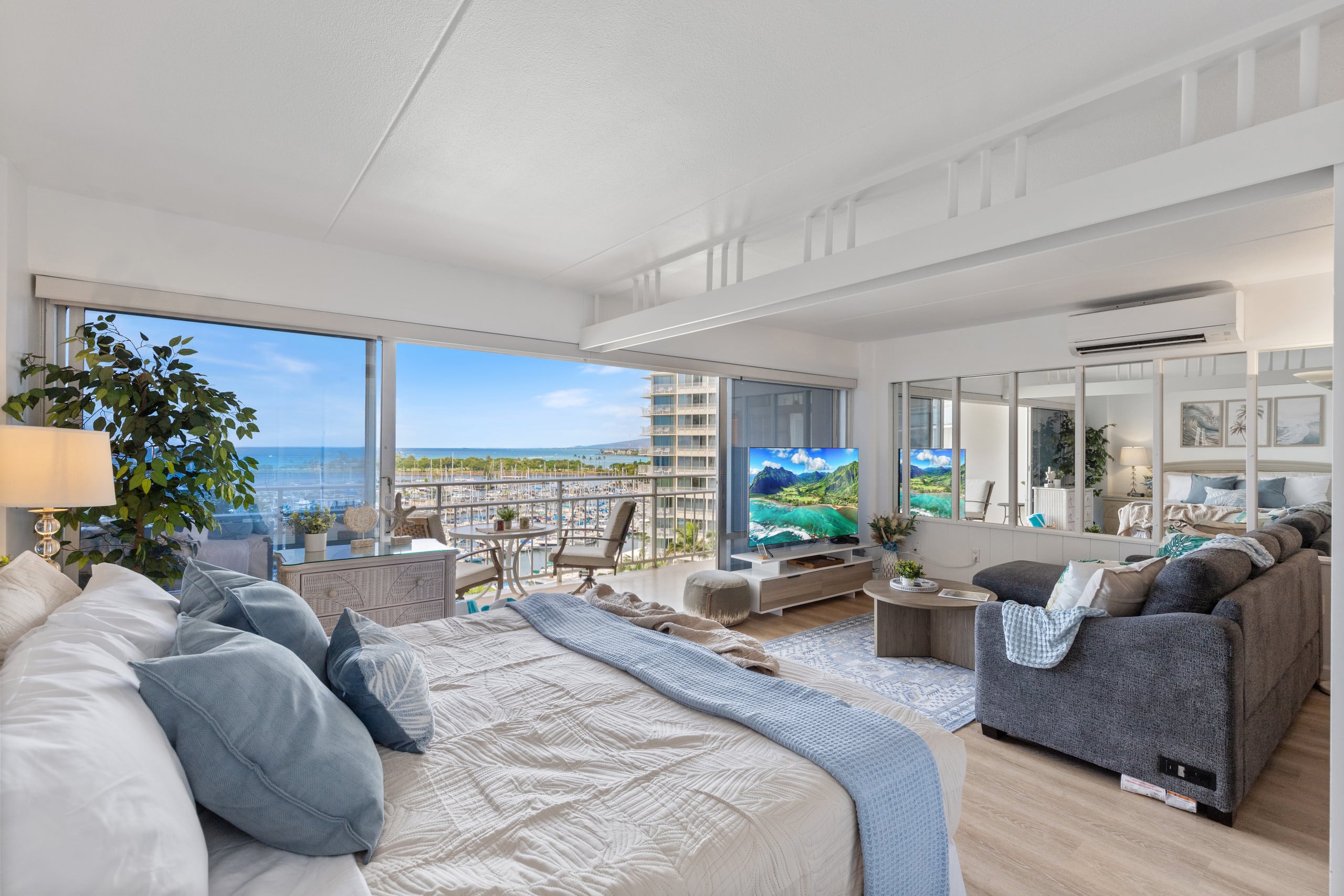 Condo in Honolulu · ★4.95 · 1 bedroom · 2 beds · 1 private bath - Image 2