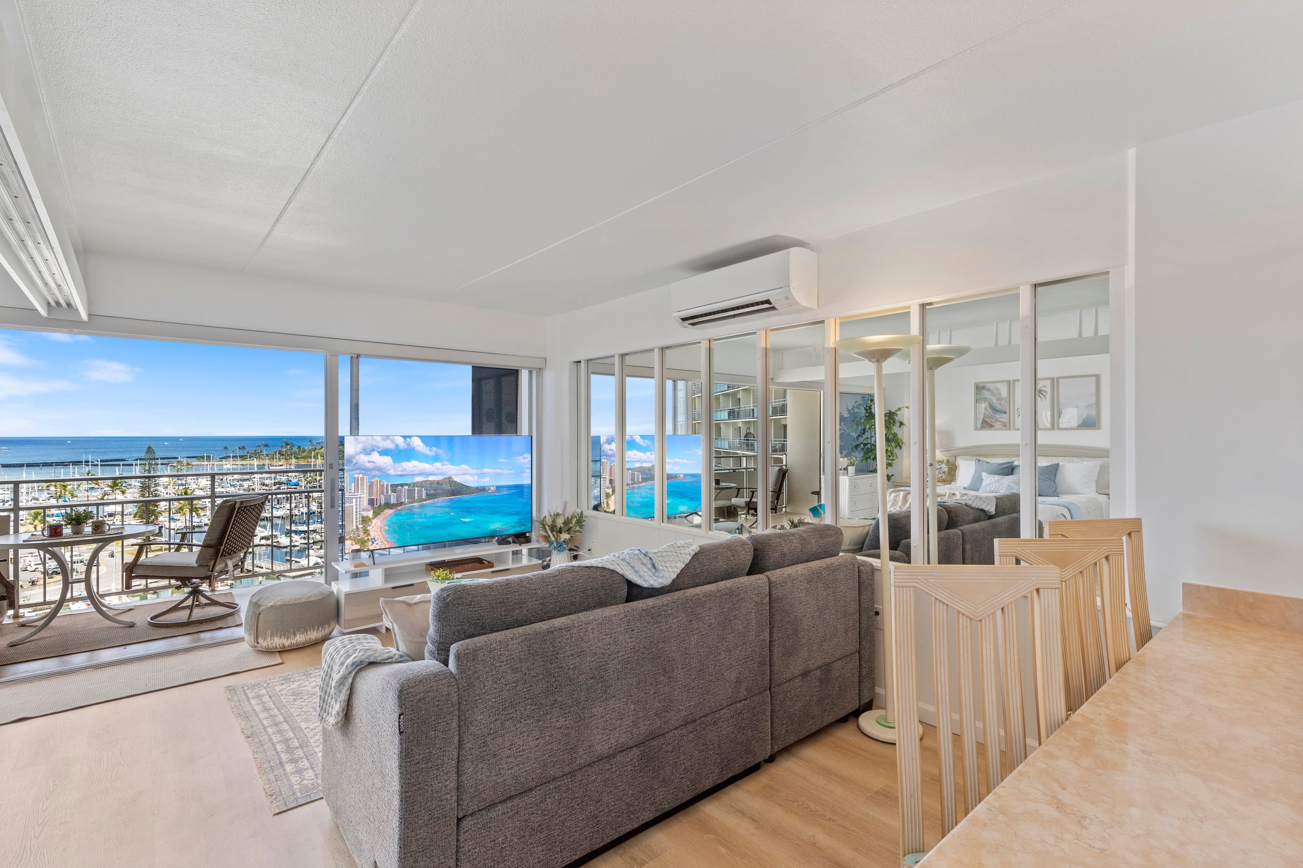 Condo in Honolulu · ★4.95 · 1 bedroom · 2 beds · 1 private bath - Image 6