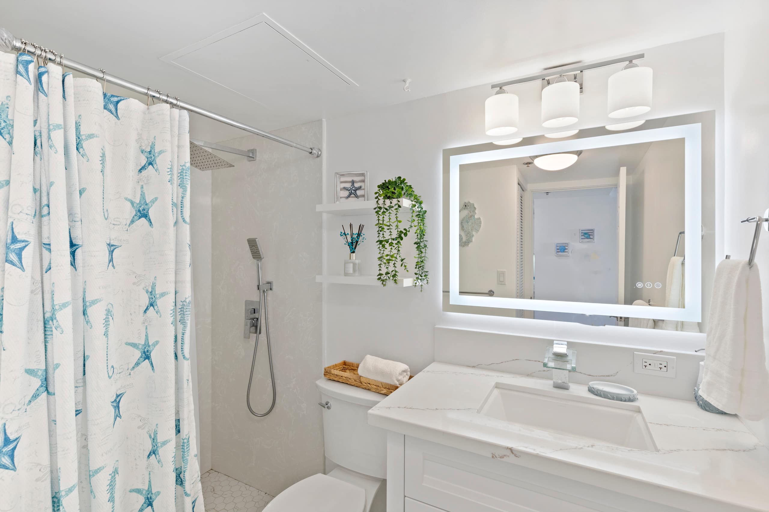 Condo in Honolulu · ★4.95 · 1 bedroom · 2 beds · 1 private bath - Image 23