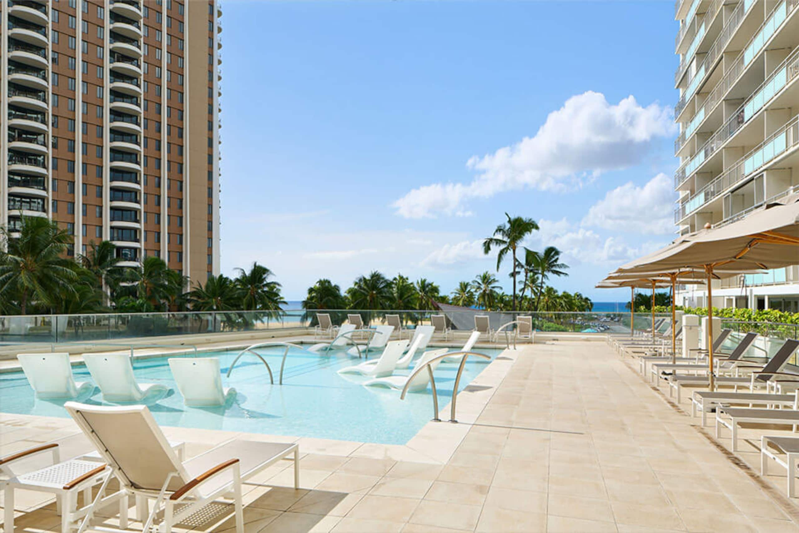 Condo in Honolulu · ★4.95 · 1 bedroom · 2 beds · 1 private bath - Image 75