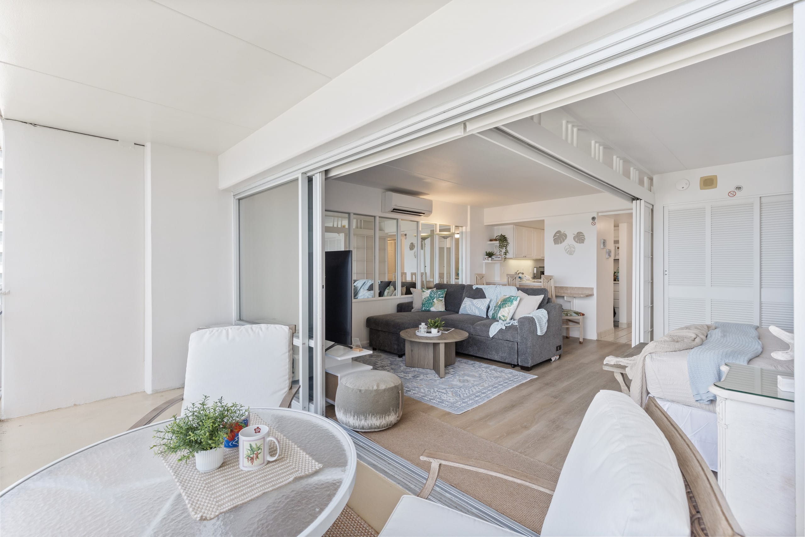 Condo in Honolulu · ★4.95 · 1 bedroom · 2 beds · 1 private bath - Image 30
