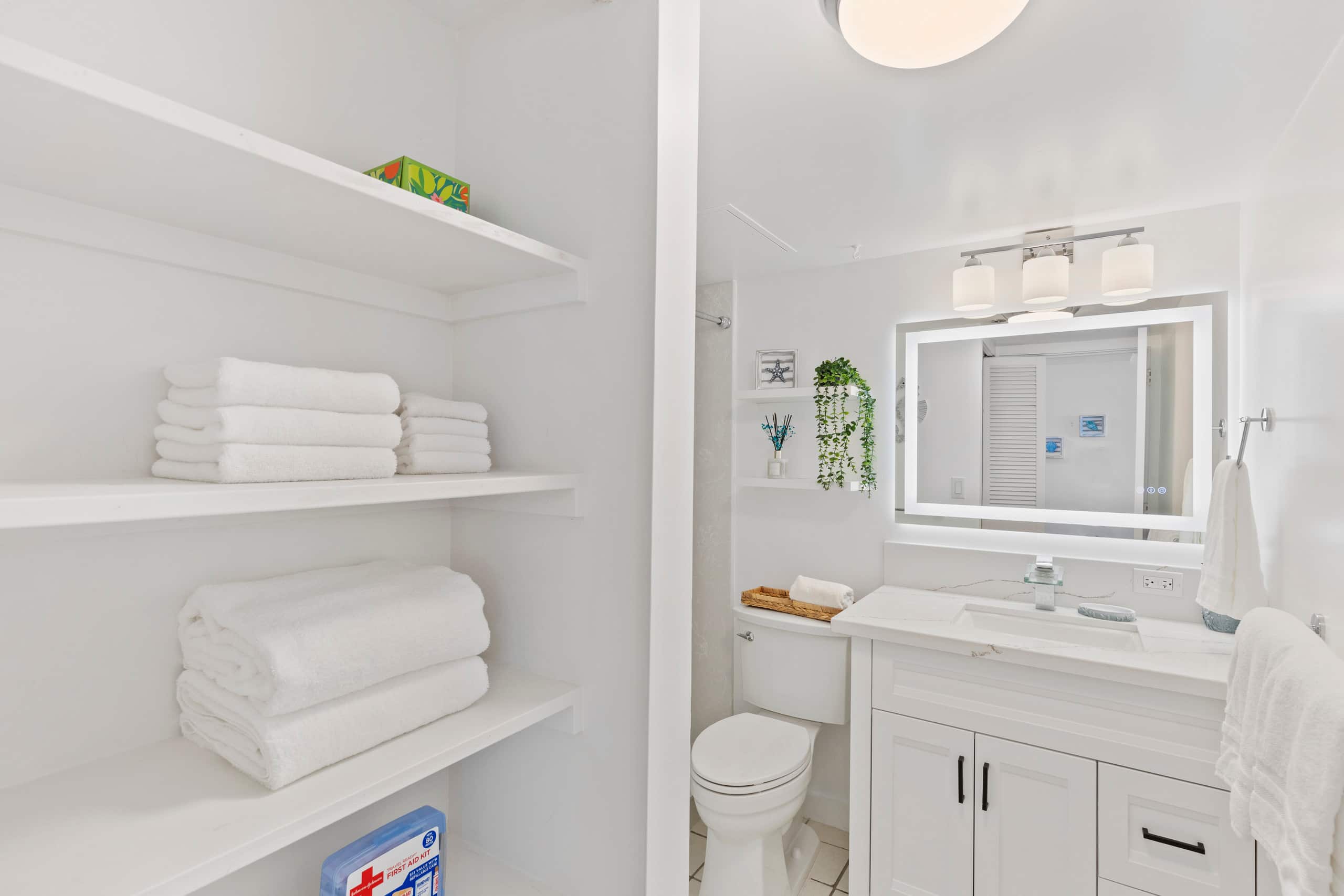 Condo in Honolulu · ★4.95 · 1 bedroom · 2 beds · 1 private bath - Image 24