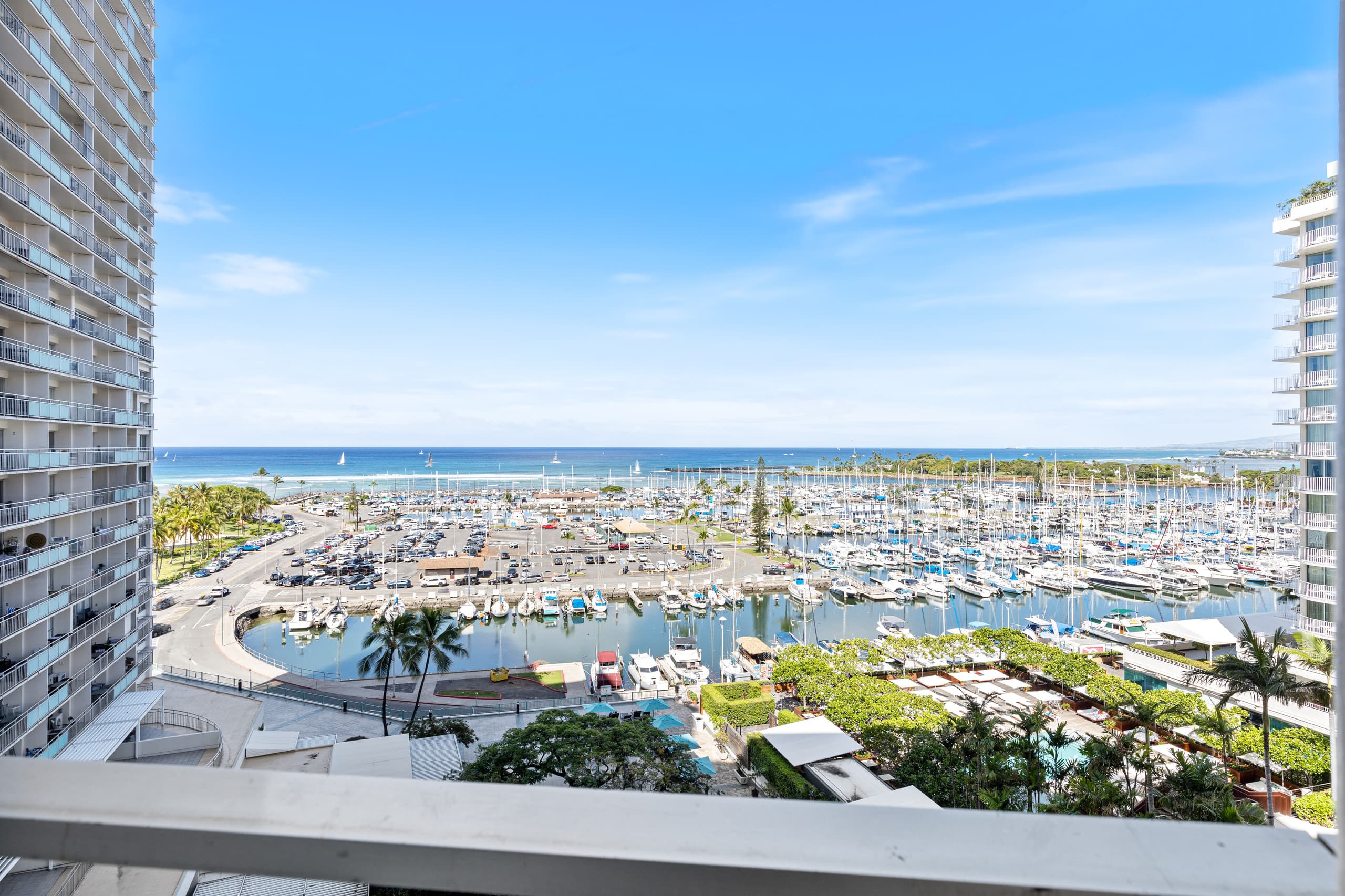 Condo in Honolulu · ★4.95 · 1 bedroom · 2 beds · 1 private bath - Image 28