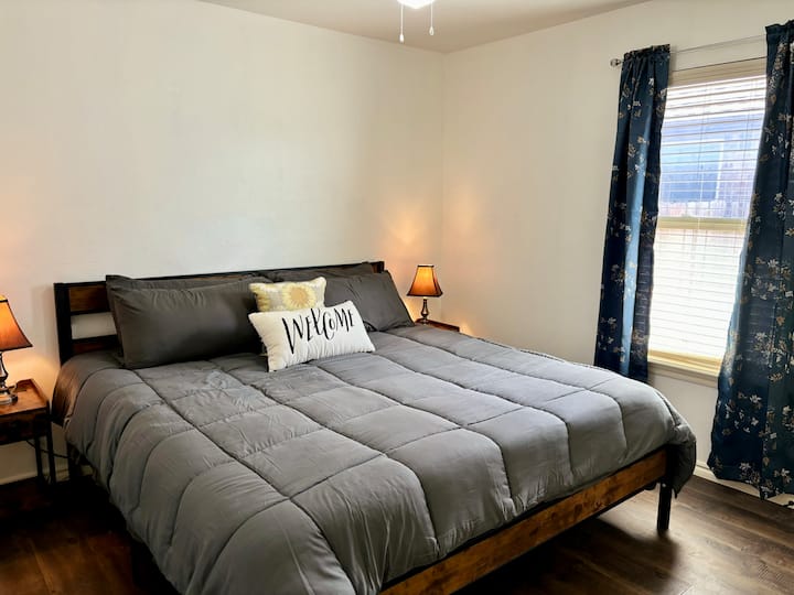 卧室2 （ 1张加大双人床）