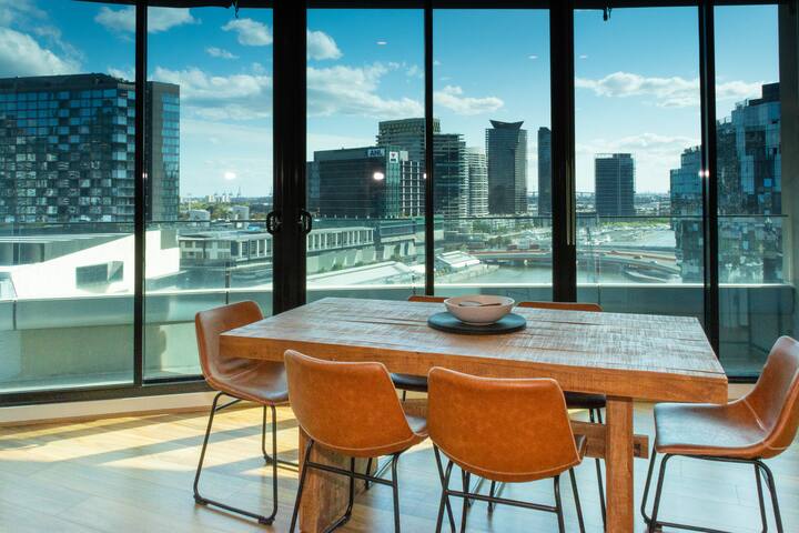 Spacious 3 Bed Apt with Stunning River/City Views gallery image 4