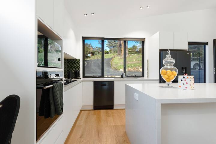 Bella Vita – Warburton Views with Sauna gallery image 5