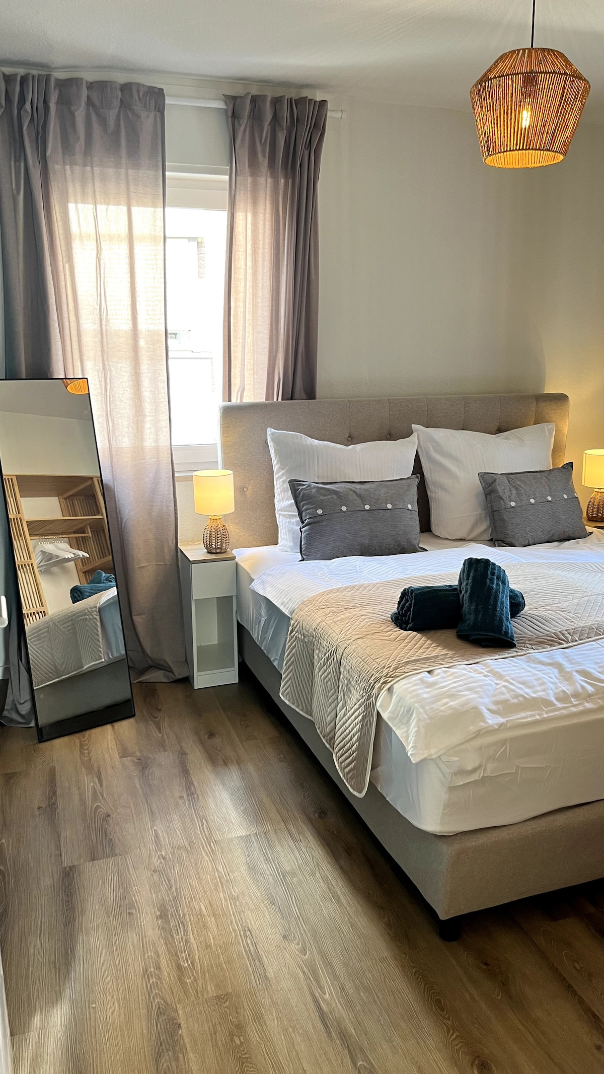 Slaap comfortabel en laad op in het 5*niveau kingsize boxspringbed.