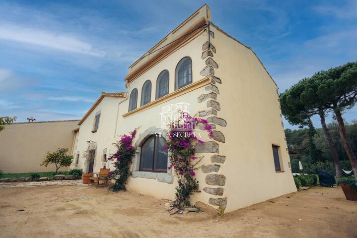 Masía histórica encantadora y tranquila gallery image 4