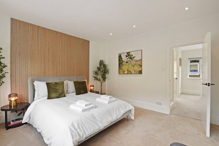 NEW Listing! 2 Bed Apartment South Kensington gallery image 4