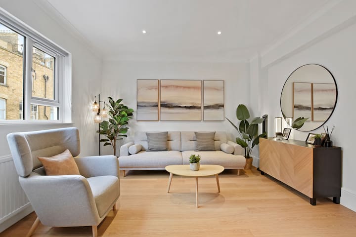 NEW Listing! 2 Bed Apartment South Kensington