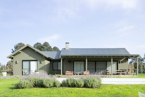 Country house in the private neighborhood of La Barra