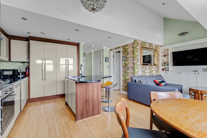 Unique Top Floor Balcony Flat gallery image 2