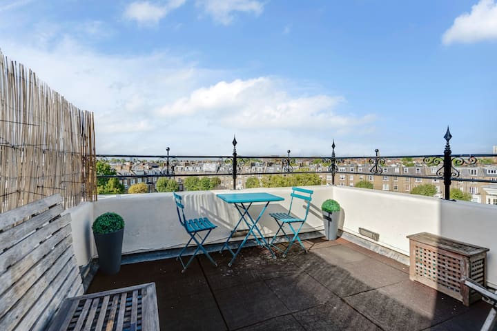 Unique Top Floor Balcony Flat