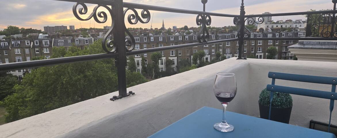 Unique Top Floor Balcony Flat gallery image 4