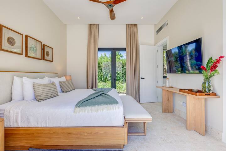 Corales 22: Luxe Golf Retreat