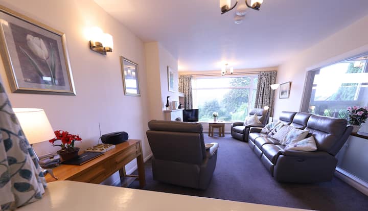 Langrigge Howe - Lake View & Private Parking For 3 - Bowness-on-Windermere