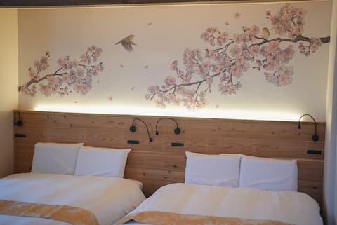 138㎡! Walk to Major Sights! Perfect for Groups!