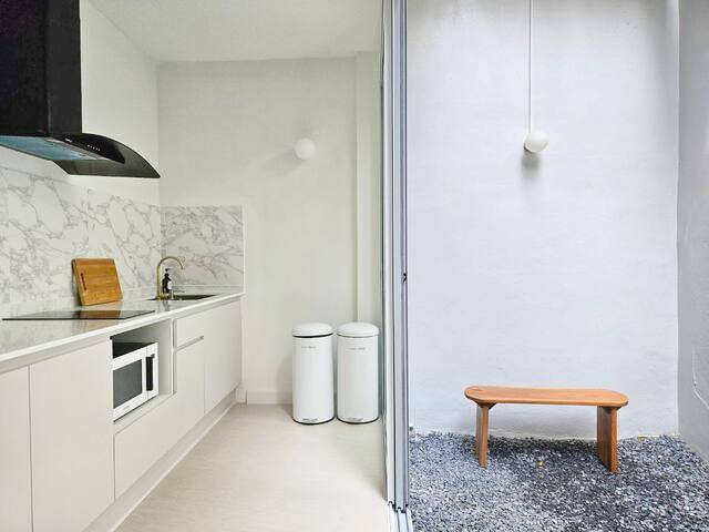 Stylish house : 5mins to Yaowarat & MRT Watmangkon gallery image 4