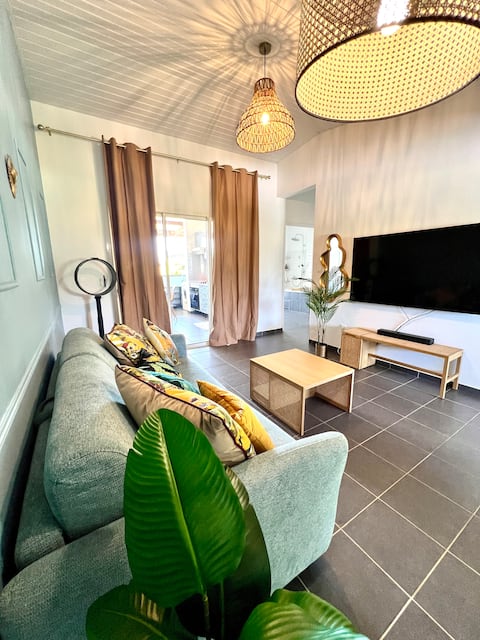 T2 2 beds bathtub on Cayenne 1 min from the beach