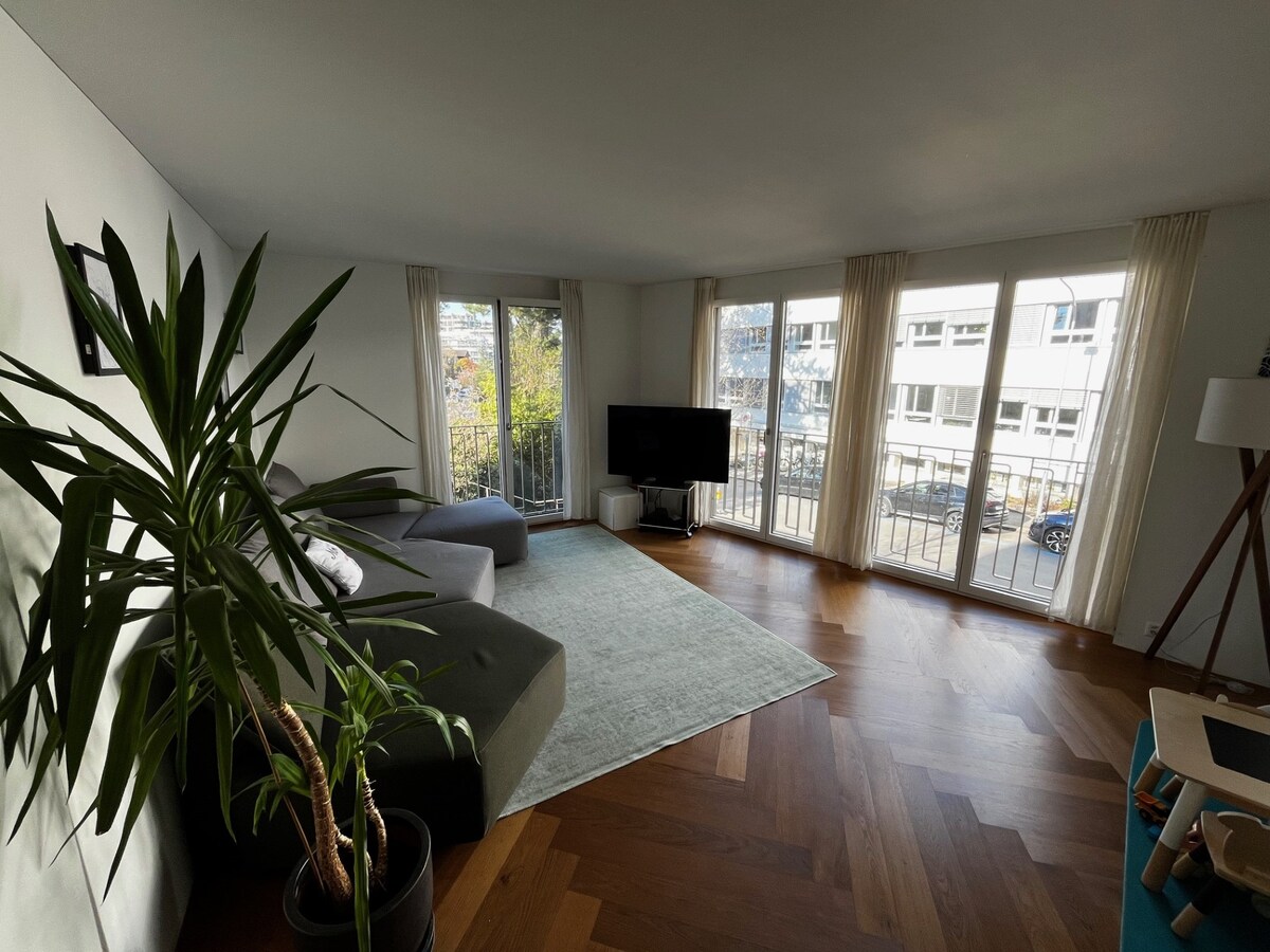 Top Airbnb: Spacious 4.5 apartment near the lake in Zürich