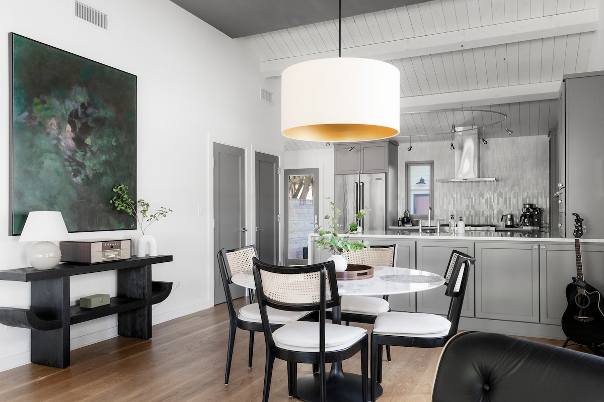 Kinney Cottage - Zilker Comfort - {NEW!}