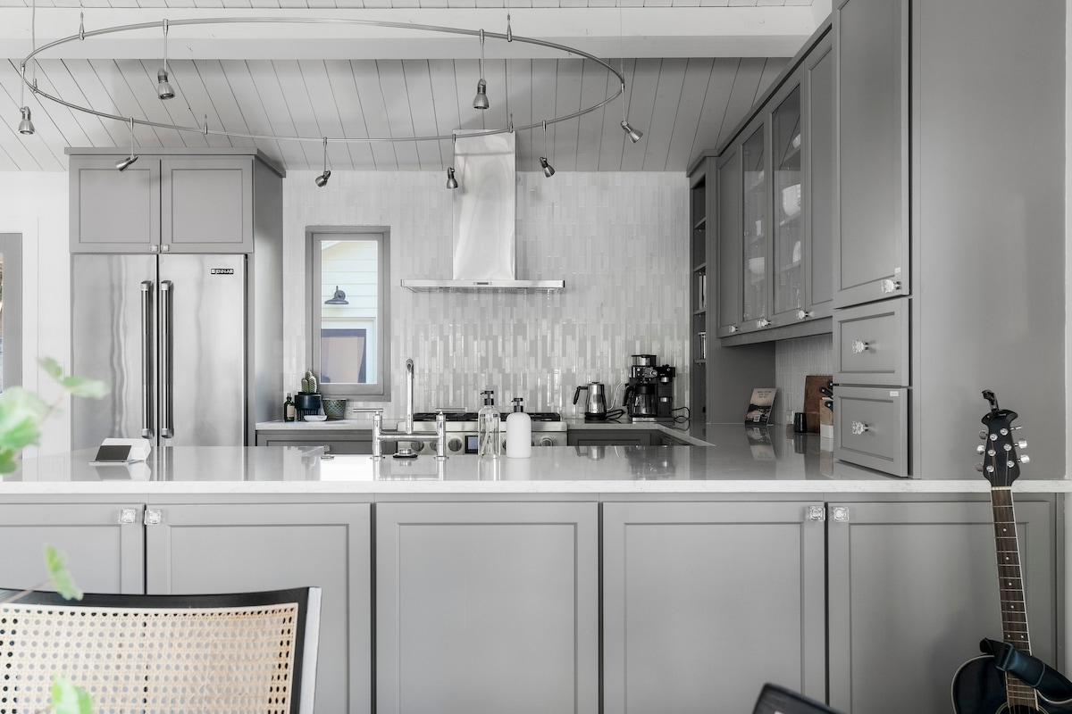 Kinney Cottage - Zilker Comfort - {NEW!}
