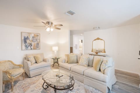 Popular Airbnb listing: 4-BD 3-FullBA SAMedical Cen,Riverwalk,Fiesta,Rodeo in Woodlawn Hills/ Ingram Hills