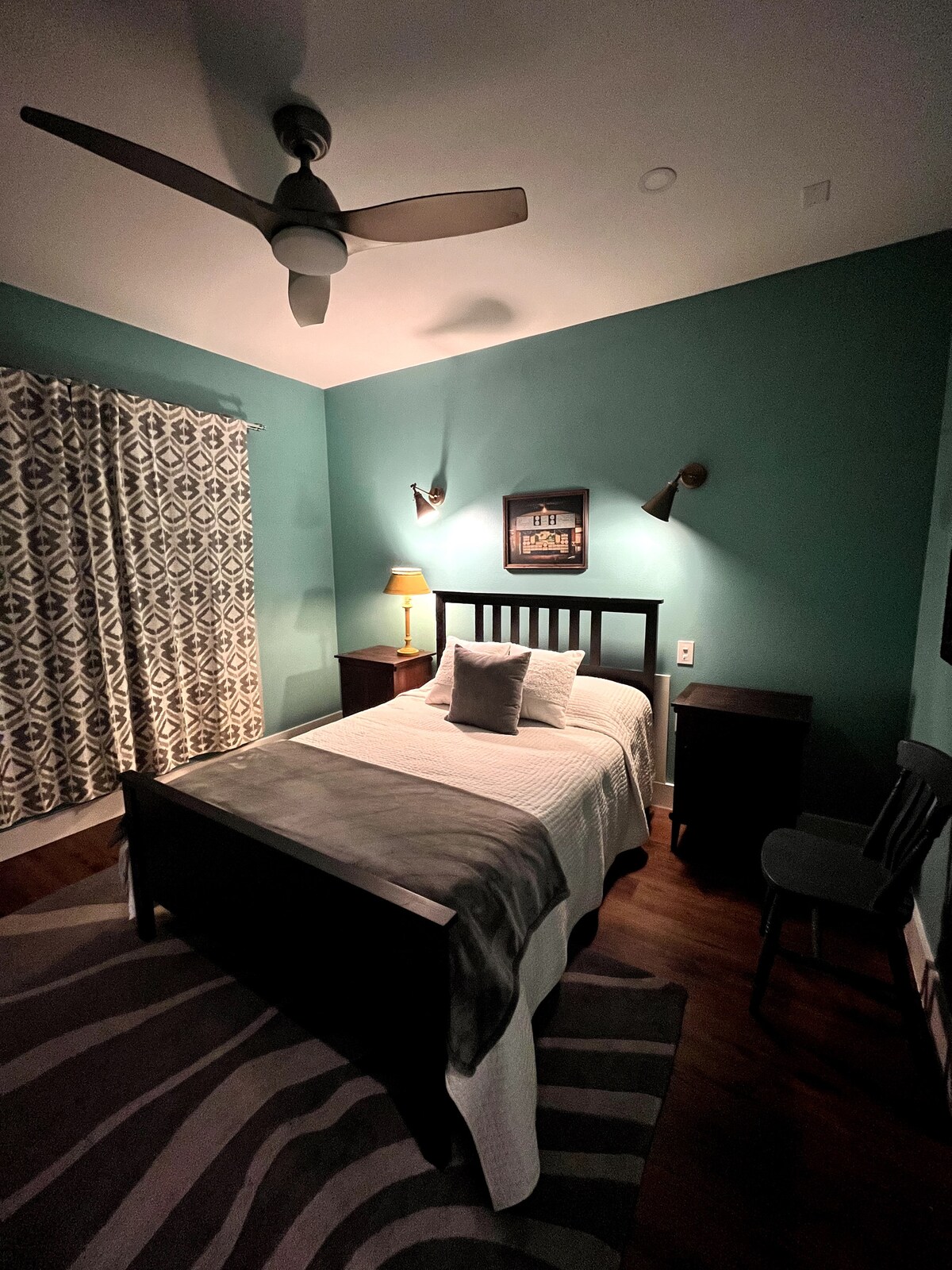 The Darwin: Quiet, Unique Austin MCM Apartment