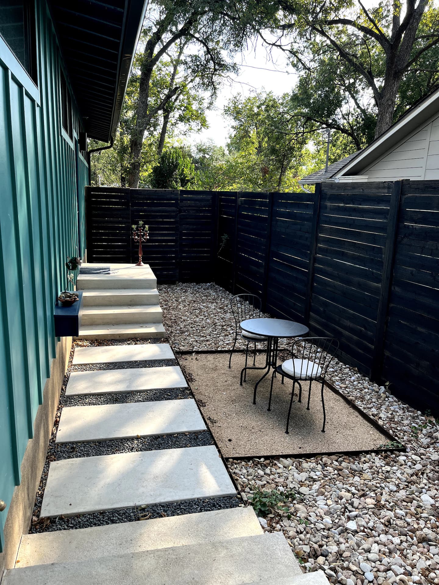 The Darwin: Quiet, Unique Austin MCM Apartment