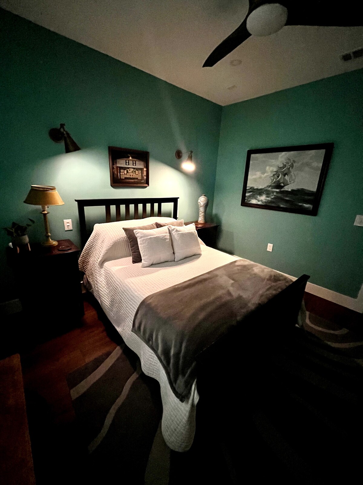 The Darwin: Quiet, Unique Austin MCM Apartment