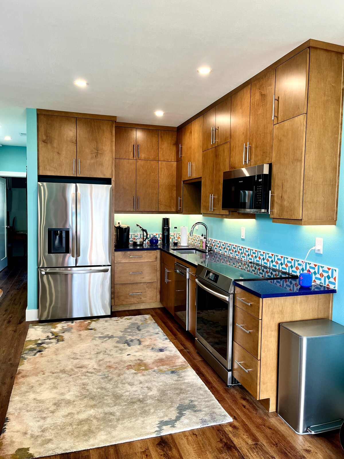 The Darwin: Quiet, Unique Austin MCM Apartment