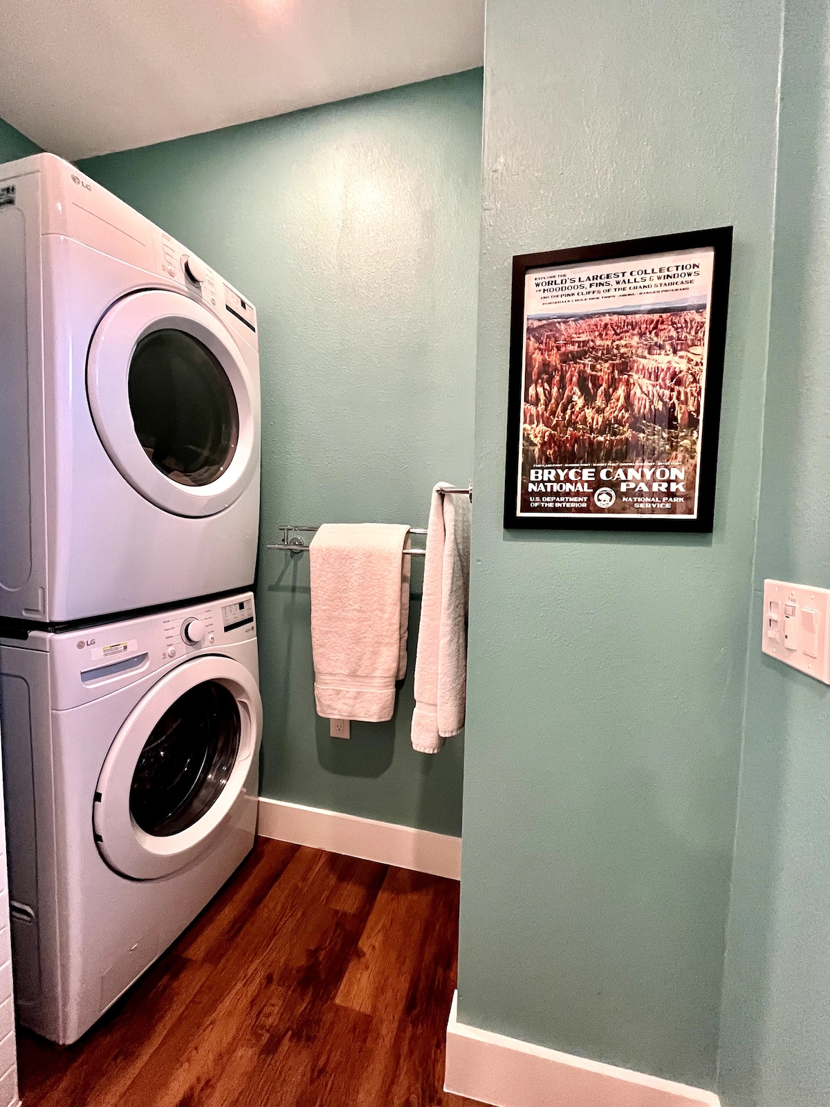 The Darwin: Quiet, Unique Austin MCM Apartment
