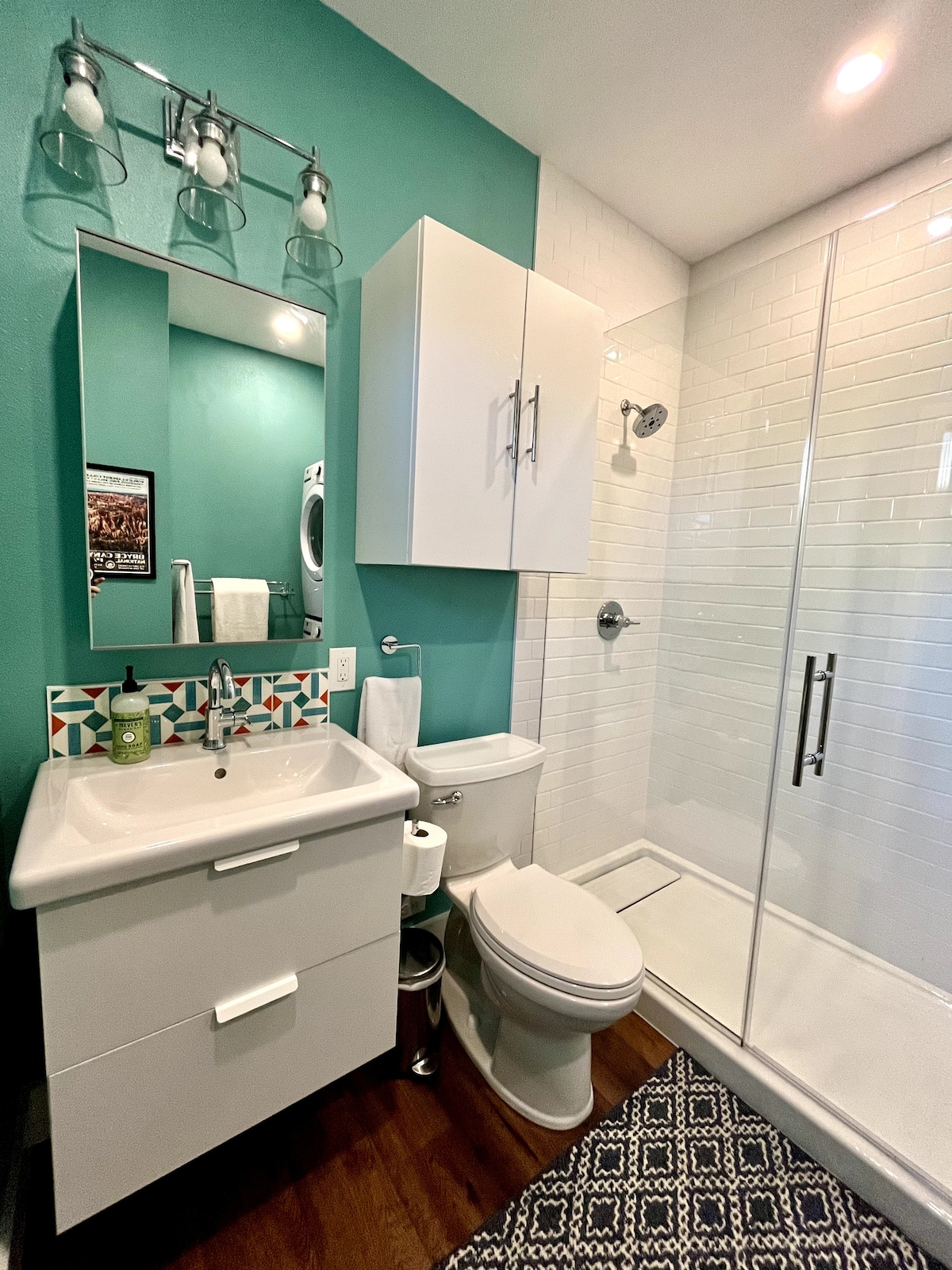 The Darwin: Quiet, Unique Austin MCM Apartment