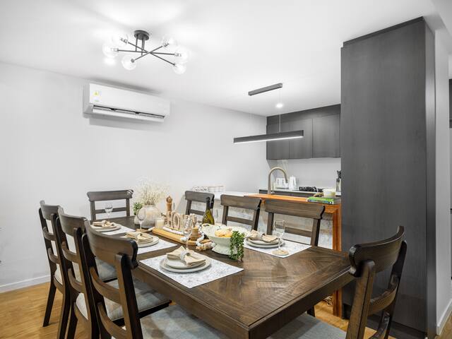 Luxury 4BR APT Pool/Gym/Sauna/Parking near JameST gallery image 5