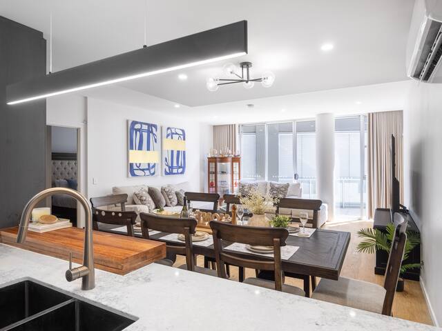 Luxury 4BR APT Pool/Gym/Sauna/Parking near JameST gallery image 4