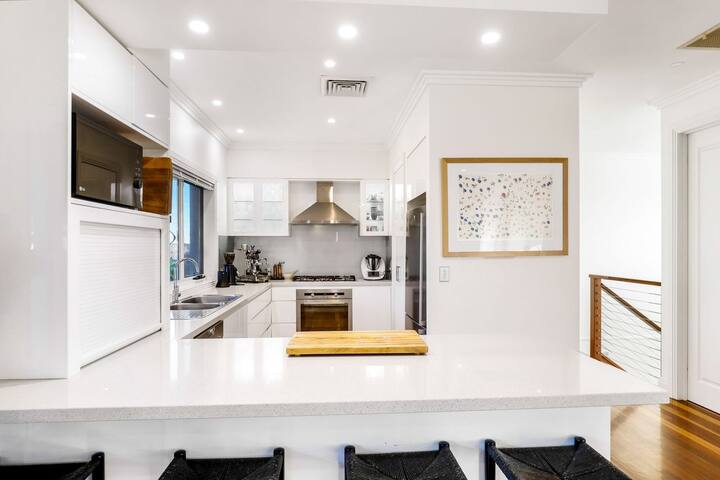 Magnificent Ocean Outlook gallery image 3