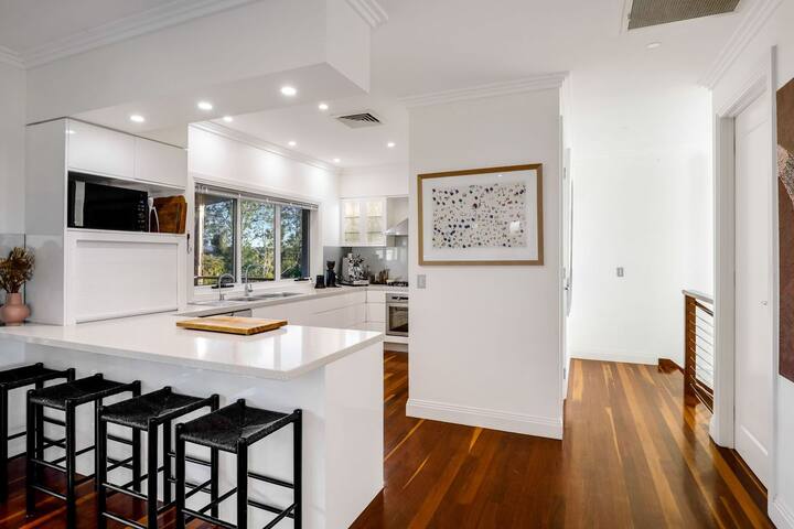 Magnificent Ocean Outlook gallery image 4