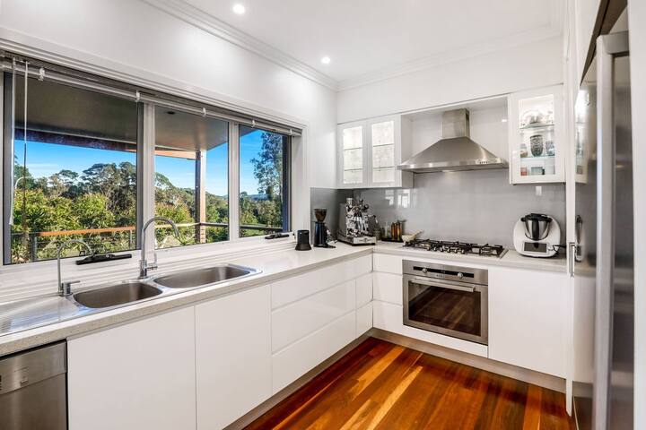 Magnificent Ocean Outlook gallery image 2