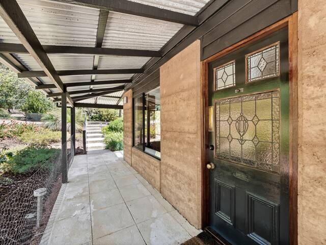 By the River – idyllic getaway gallery image 3