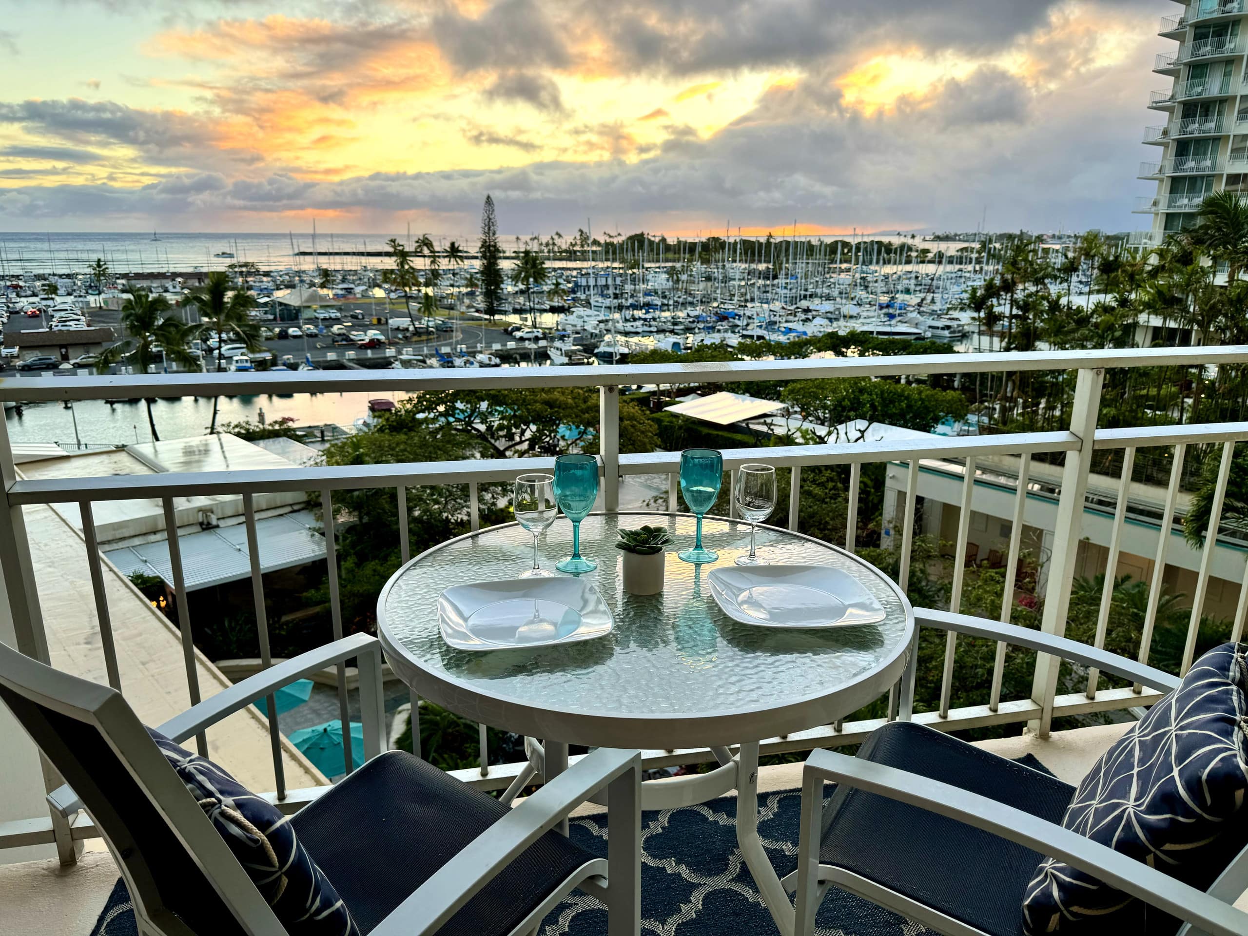 Condo in Honolulu · ★4.98 · Studio · 2 beds · 1 private bath - Image 6