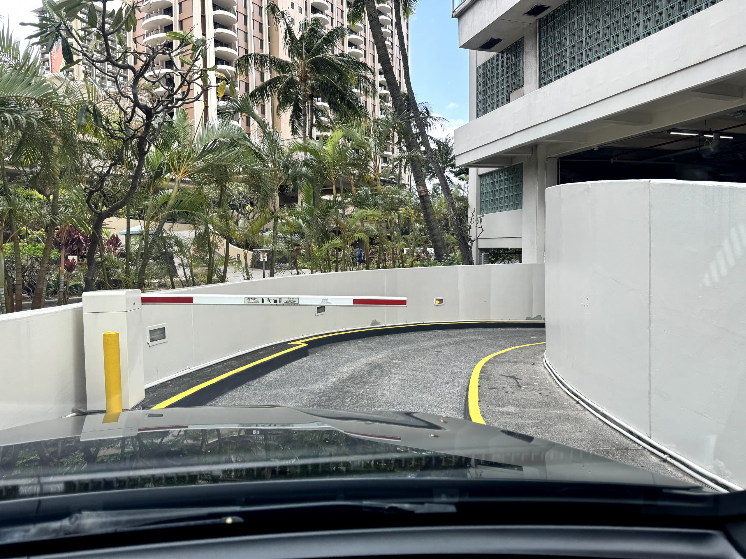 Condo in Honolulu · ★4.98 · Studio · 2 beds · 1 private bath - Image 7