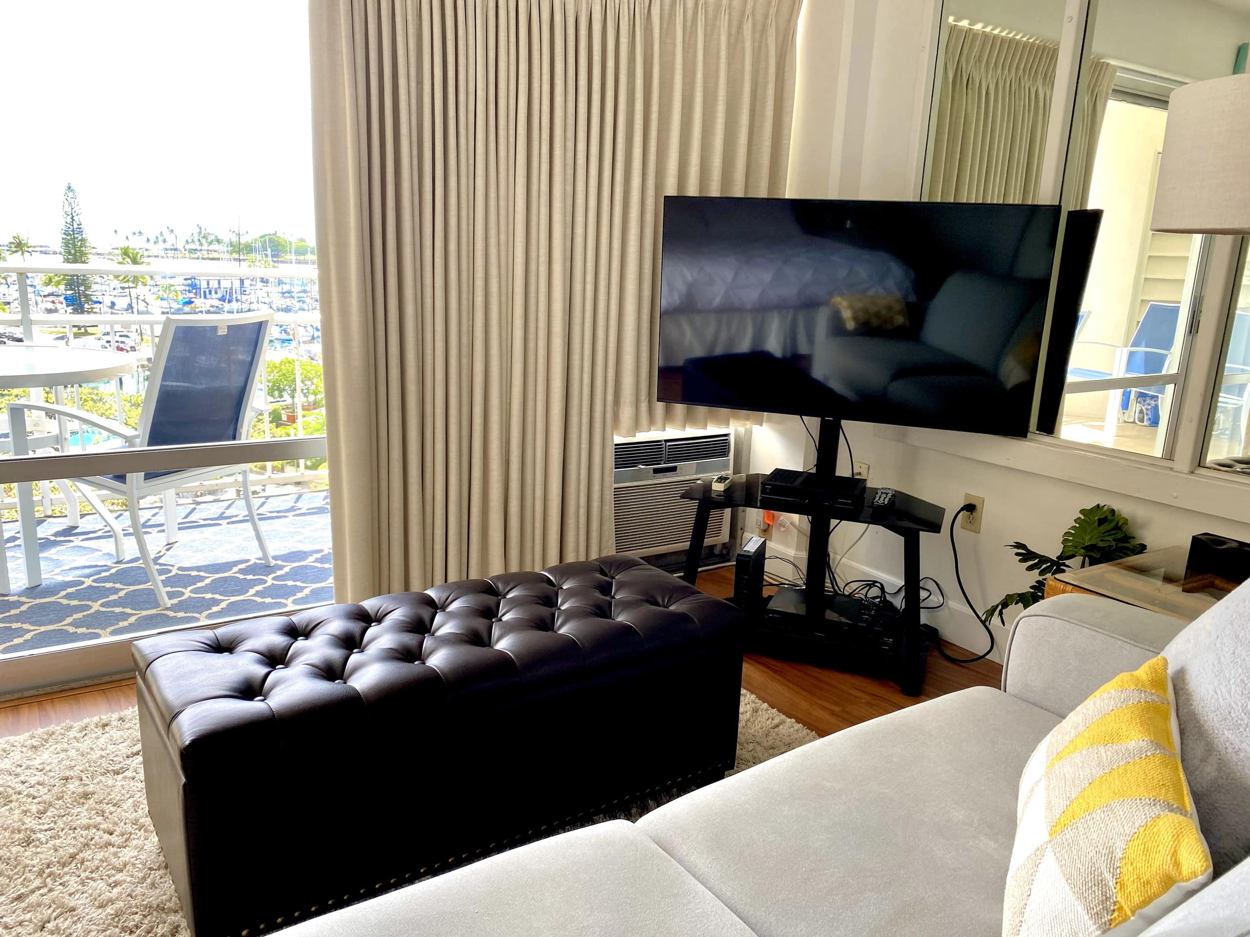 Condo in Honolulu · ★4.98 · Studio · 2 beds · 1 private bath - Image 1