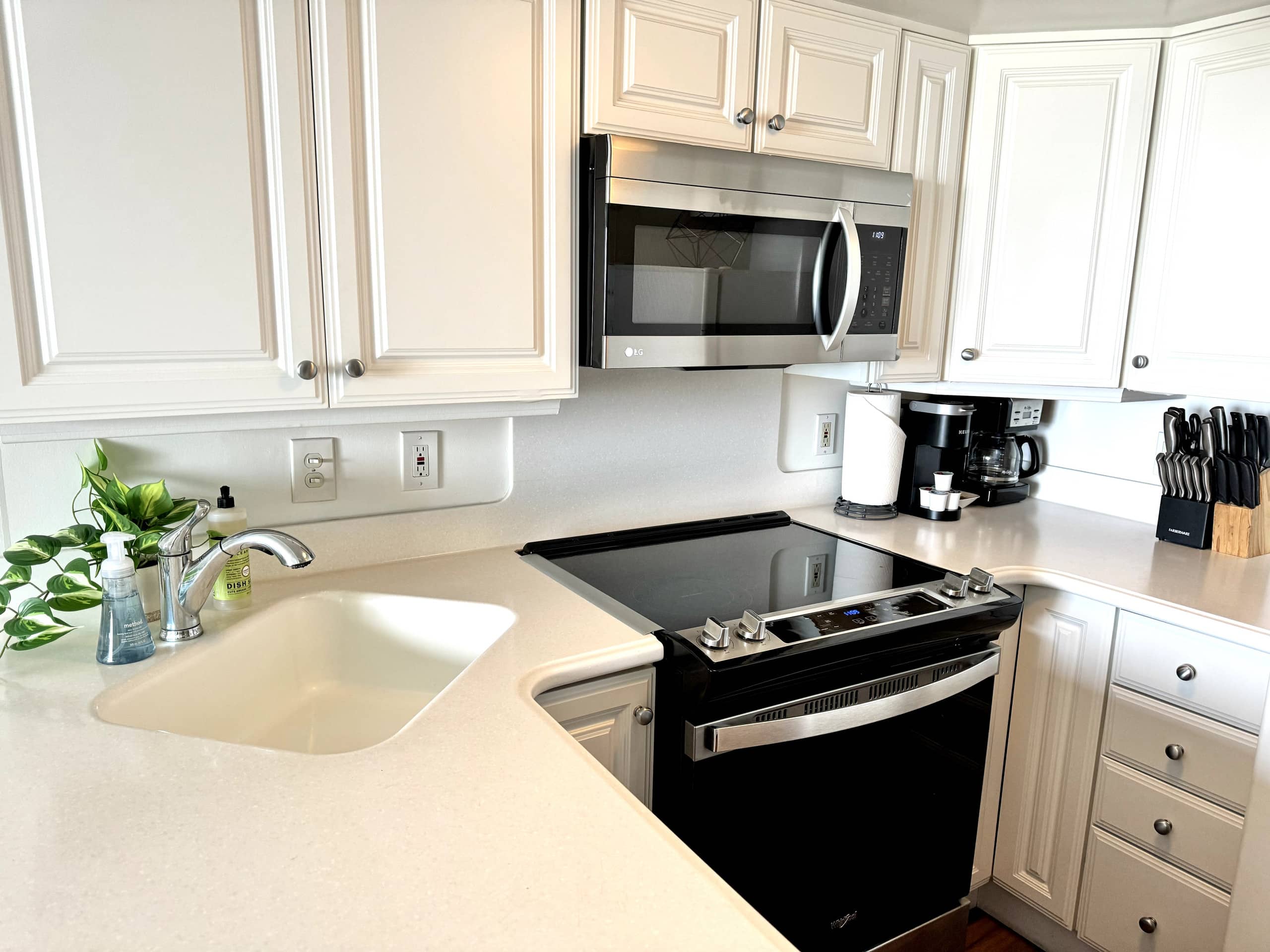 Condo in Honolulu · ★4.98 · Studio · 2 beds · 1 private bath - Image 5