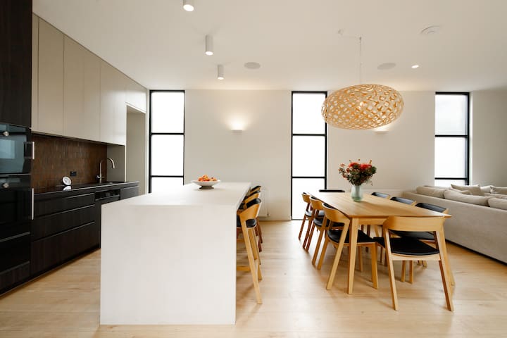 Modern city fringe home