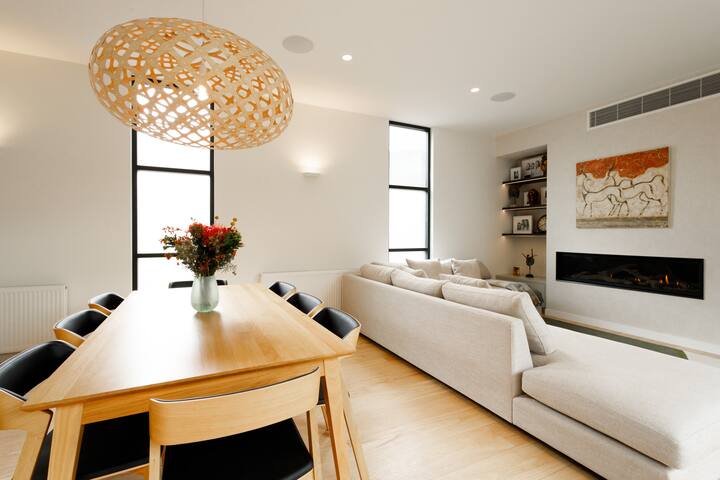 Modern city fringe home gallery image 4