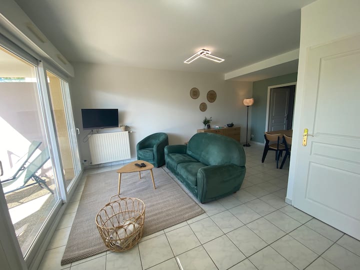 Au Bonheur Des Roses, Parking, Terrasse & Jardin - Meer van Annecy