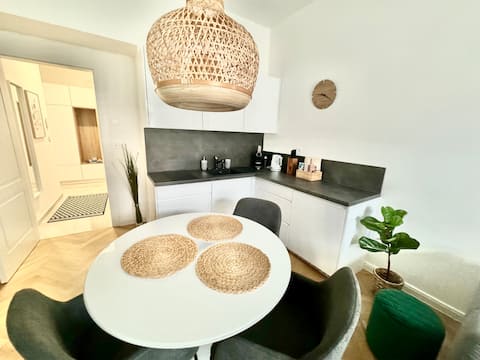 Top Airbnb: ESMOA apartments | Ovenecká - fully equipped in Praha 7