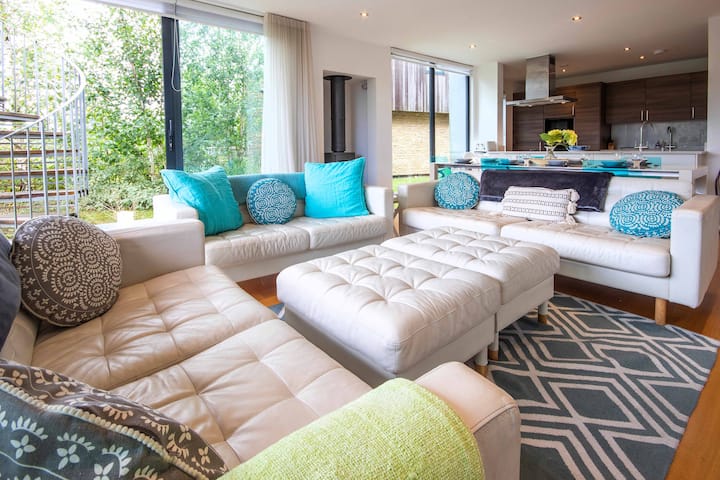 Heron's Hide - Lakeside House With Spa Access - Somerford Keynes